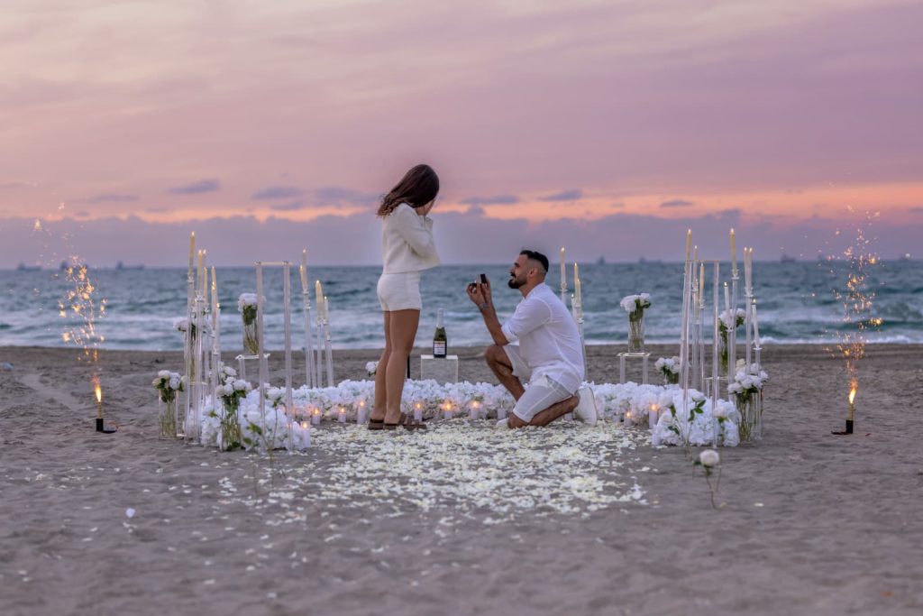 הצעת נישואין בחוף הים באשקלון בשקיעה